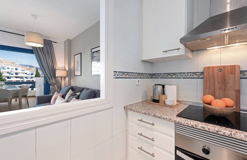 Castillo de Sabinillas Apartment | Apartment 'Kym' with Mountain View, Wi-Fi and Air Conditioning