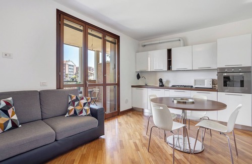 Agrate Brianza Apartment | Apartment 'La Casa Di Cami' with Balcony and Wi-Fi