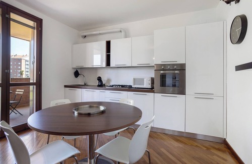 Agrate Brianza Apartment | Apartment 'La Casa Di Cami' with Balcony and Wi-Fi