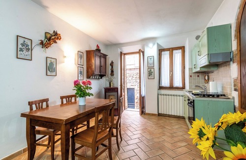 Monticiano Apartment | Apartment 'La Fonte' with Balcony and Wi-Fi