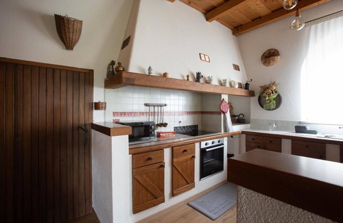 Mossa Apartment | Apartment 'La Ginestra - Pinot Grigio' with Shared Garden, Wi-Fi and Air Conditioning