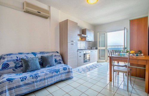 Castelsardo Historic Centre Apartment | Apartment 'La Marina Beach House' with Sea View, Balcony and Air Conditioning