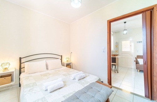 Notos Apartment | Apartment "La Pazzeli 1st Floor" with Sea View, Balcony & Wi-Fi