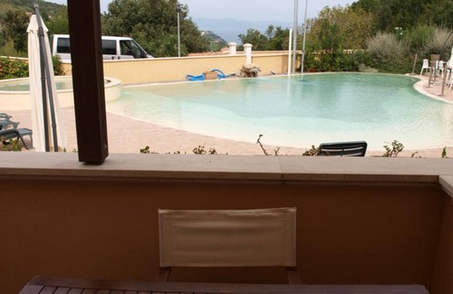 Cavo Apartment | Apartment "La Pergola al Cavo 5" close to the Beach with Shared Pool & Wi-Fi