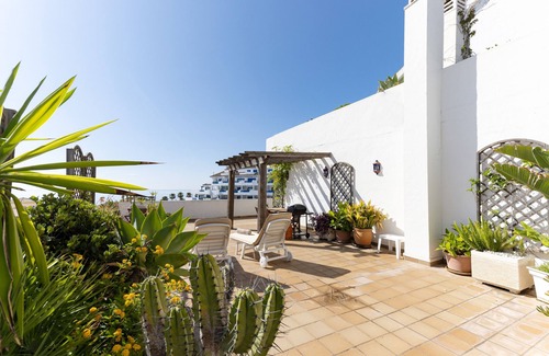 Castillo de Sabinillas Apartment | Apartment 'La Terraza del Mar' with Sea View, Wi-Fi and Air Conditioning