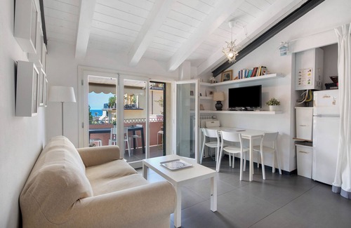 Bonassola Apartment | Apartment 'La Terrazza Di Via Daneri 2' with Sea View, Terrace and Air Conditioning