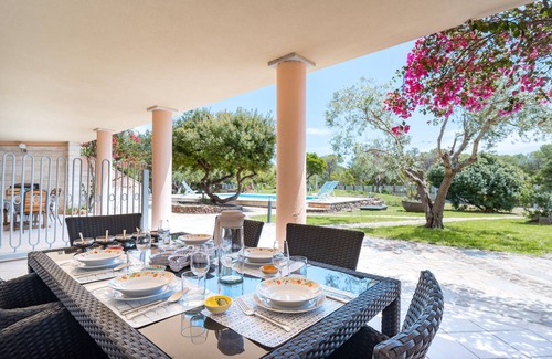 Sas Linnas Siccas Apartment | Apartment 'La Vela Arancione' with Shared Pool, Wi-Fi and Air Conditioning