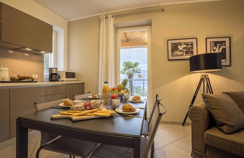 Aer Apartment | Apartment 'La Villa Tesoro' with Lake View, Shared Pool and Wi-Fi