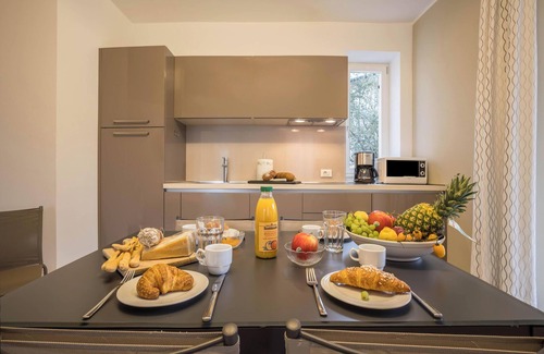 Aer Apartment | Apartment 'La Villa Tesoro' with Lake View, Shared Pool and Wi-Fi