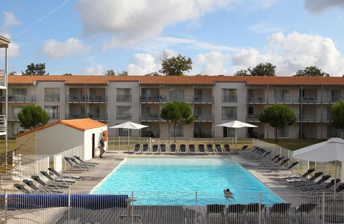 Lagord Apartment | Apartment Le Domaine du Chateau.2