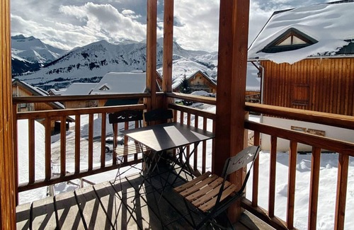 Saint-Jean-d'Arves Apartment | Apartment 'Le Pralud' with Mountain View, Shared Terrace and Wi-Fi
