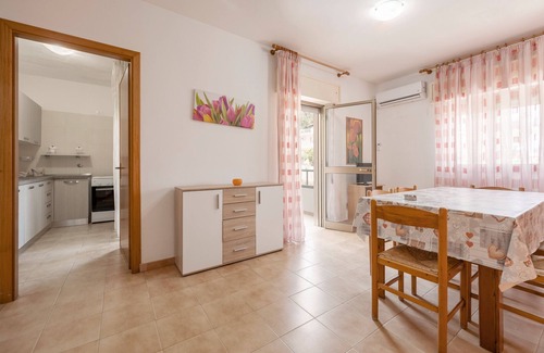 Balestrate Apartment | Apartment 'Le Magnolie 8 - 1° Piano' with Sea View, Wi-Fi and Air Conditioning