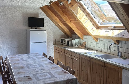 Valloire Apartment | Apartment 'Les Ecrins' with Mountain View, Shared Garden and Wi-Fi