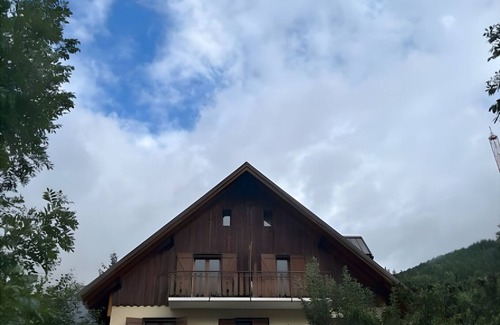 Valloire Apartment | Apartment 'Les Ecrins' with Mountain View, Shared Garden and Wi-Fi