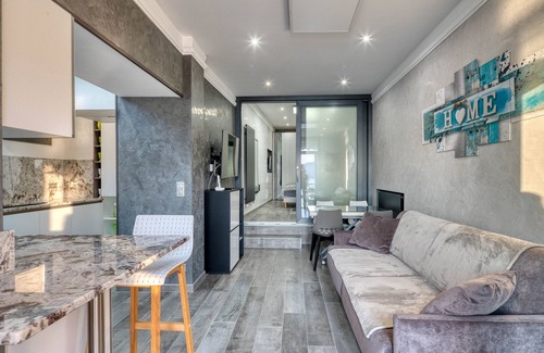 Old Town Apartment | Apartment Les Sablettes Panoramic Sea View