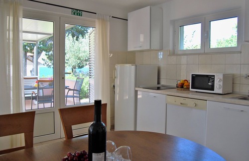 Splitska Apartment | Apartment Lili- One Bedroom Apartment with Terrace (ST)