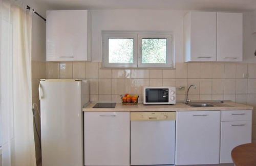 Splitska Apartment | Apartment Lili- One Bedroom Apartment with Terrace (ST)
