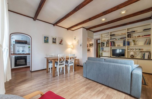 Celio Apartment | Apartment located on the second floor of a typical period building without a lift.In 55 square meters of space it comfortably accommodates 3 people.Located in a strategic position a short distance from the Colosseum, the Colle Oppio Park and the Basilica