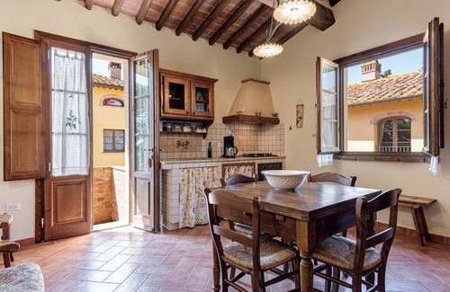 San Miniato Apartment | Apartment 'Lucciola' with Shared Pool, Wi-Fi and Air Conditioning