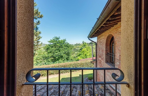 San Miniato Apartment | Apartment 'Lucciola' with Shared Pool, Wi-Fi and Air Conditioning