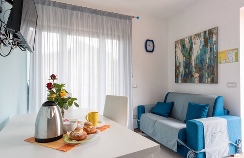 Tusa Apartment | Apartment 'Luna Calante' with Sea View, Wi-Fi and Air Conditioning