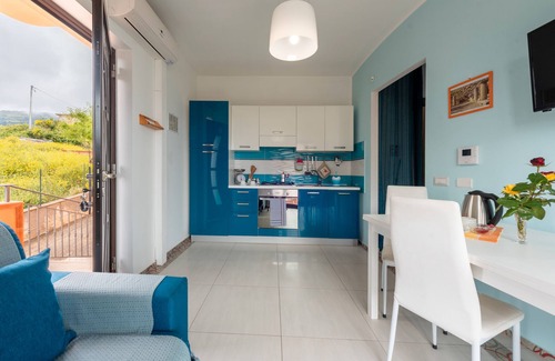 Tusa Apartment | Apartment 'Luna Calante' with Sea View, Wi-Fi and Air Conditioning