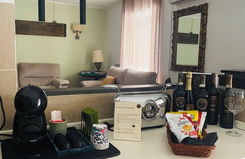 Historical Center Apartment | Apartment Luxury Via Chiaia