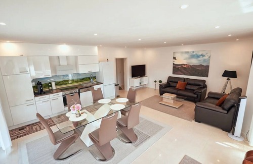 Ellweiler Apartment | Apartment 'Luxus 110m² Nationalpark Birkenfeld' with Mountain View, Shared Garden and Wi-Fi