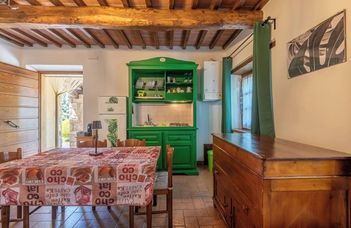 Gallina Apartment | Apartment 'Mostella' with Shared Pool, Wi-Fi and Air Conditioning