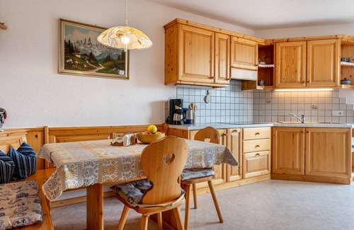 Albions Apartment | Apartment 'Malsötscherhof B' with Mountain View, Shared Garden and Wi-Fi