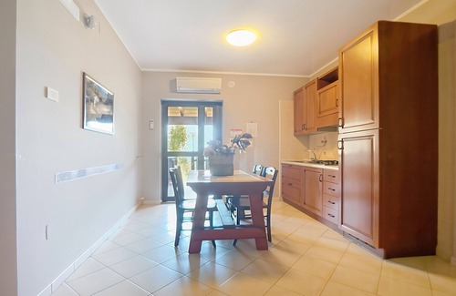 Chiesiola Apartment | Apartment 'Mapa Corbezzolo' with Sea View, Wi-Fi and Air Conditioning