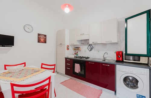 Trapani City Centre Apartment | Apartment 'Marilù' with Private Terrace and Wi-Fi
