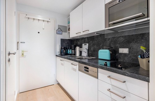 Region Hannover District Apartment | Apartment 'Meerzeit am Steinhuder Meer' with Balcony and Wi-Fi