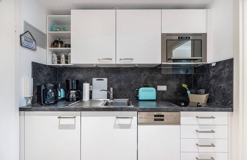 Region Hannover District Apartment | Apartment 'Meerzeit am Steinhuder Meer' with Balcony and Wi-Fi