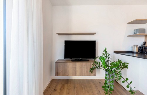 Caldaro Sulla Strada del Vino Apartment | Apartment 'Mendelbahn' with Mountain View, Private Terrace and Wi-Fi