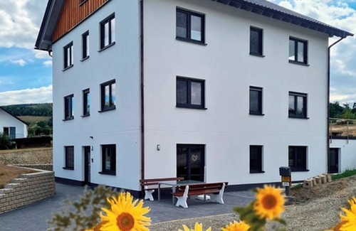 Niederberndorf Apartment | Apartment 'Mertens' with Shared Terrace, Shared Garden and Wi-Fi