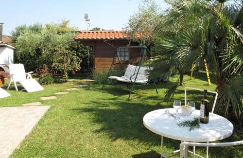 Capanne-Prato-Cinquale Apartment | Apartment Mia by Interhome