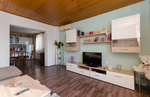 Senj Apartment | Apartment Milan (60211-A2) - Senj