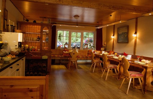 Blasiwald Apartment | Apartment 'Mit 2 Schlafzimmer' with Mountain View, Private Terrace and Wi-Fi