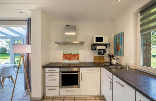 Overhagen Apartment | Apartment "Mit Wintergarten nah Moviepark" with Private Terrace & Wi-Fi