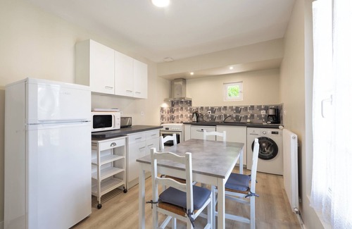 Argeles Gazost Apartment | Apartment 'Mont De Gez' with Mountain View, Shared Garden and Wi-Fi