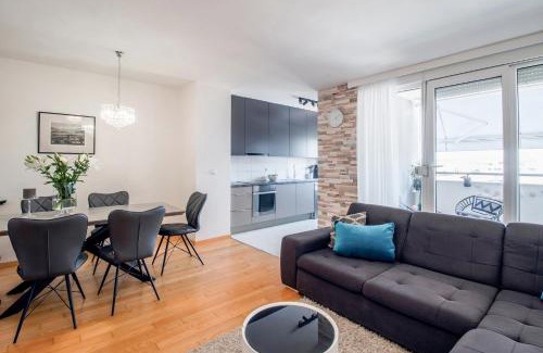 Zadar Apartment | Apartment Montesa Zadar with free parking and balcony