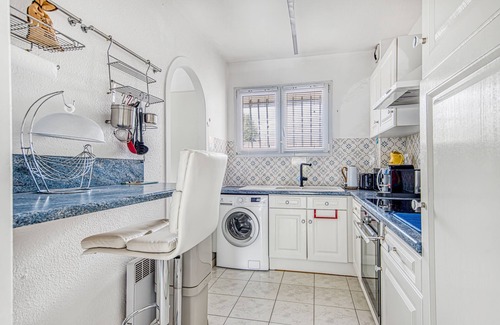 Andernos-les-Bains Apartment | Apartment Near the Beach with Private Terrace
