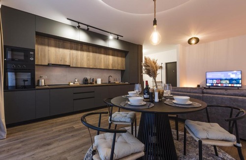 Calea Sever Bocu Apartment | Apartment near Iulius Mall with Balcony & Private Parking