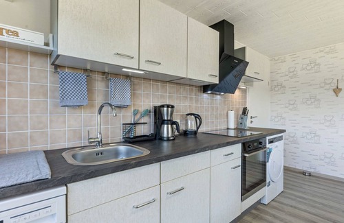 Velmede Apartment | Apartment 'Oase Ruhrtalblick' with Mountain View, Private Terrace and Wi-Fi