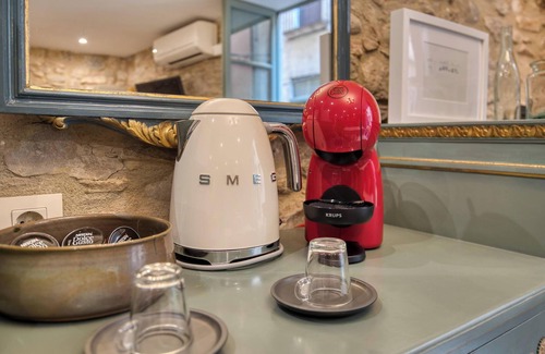 Barri Vell Apartment | Apartment “Old Side Girona one” with Balcony, Wi-Fi & A/C