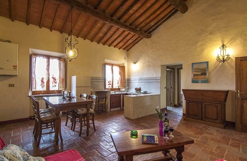 Torrita di Siena Apartment | Apartment on the first floor with a view of the village