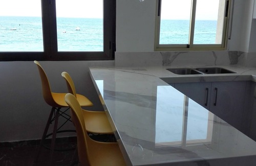 Almunecar Apartment | Apartment on the beachfront 10 meters from the beach
