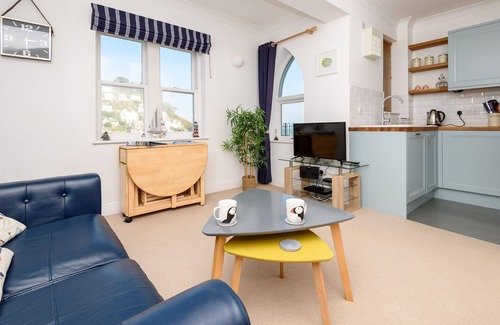 West Looe House | Apartment on the harbour with great views