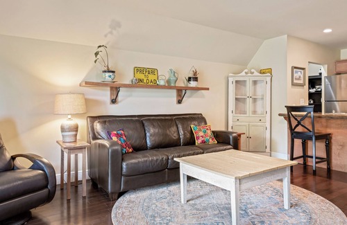 Lovingston Apartment | Apartment on the Knoll with private pool